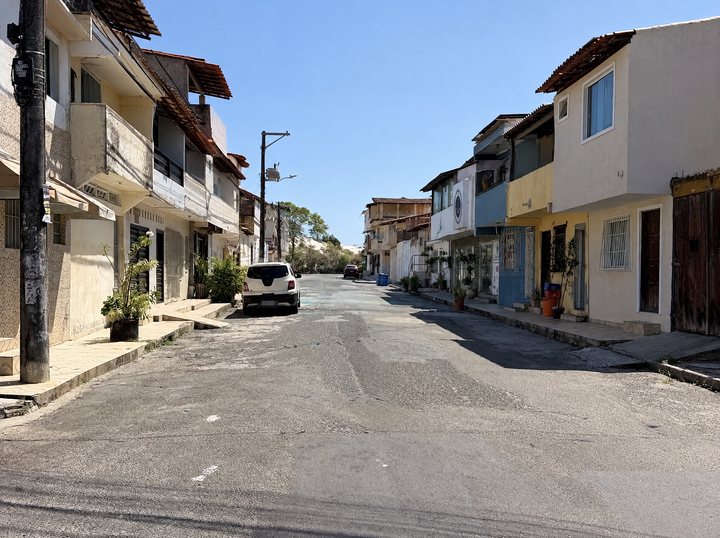 Rua residencial do bairro